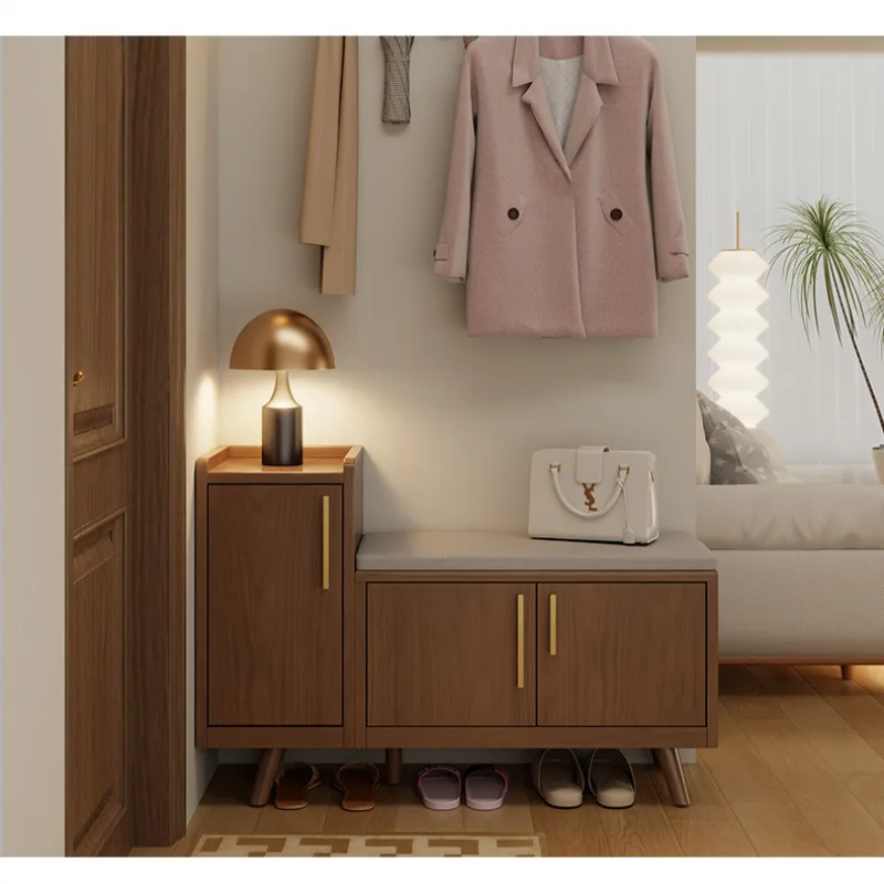 

Дверца обувного табурета интегрируется с бытовым обувным шкафом и табуретом.