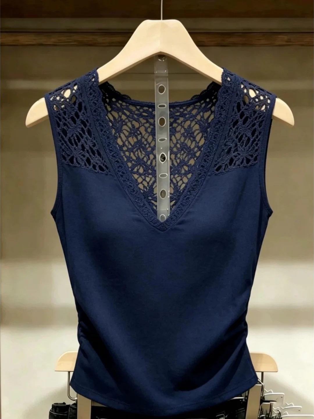 Women's V-neck Hollow out Patchwork Tank Top Summer Lightweight Fashionable Outerwear Breathable Short Style Zipper Closure