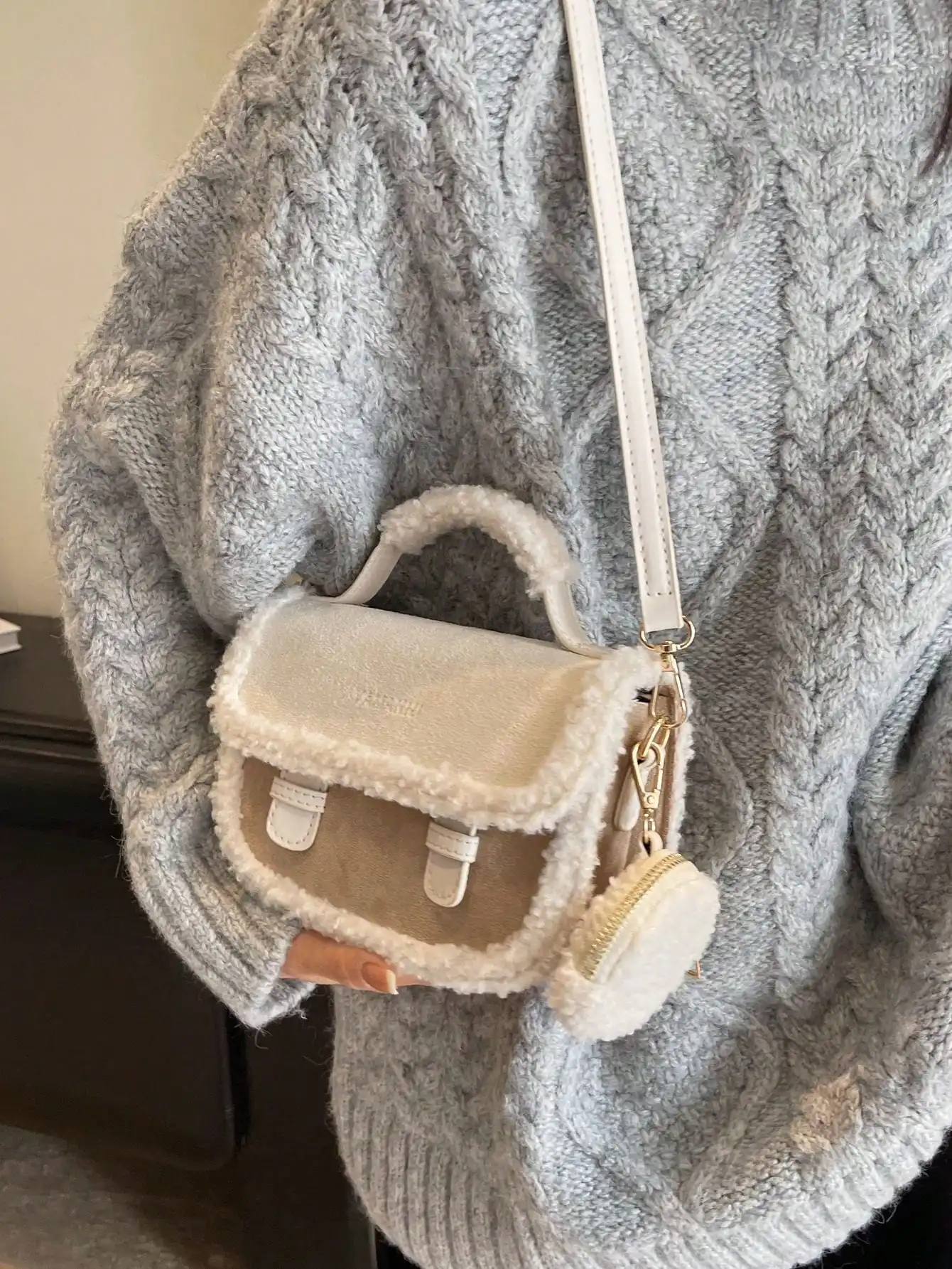 Bolso de mano cuadrado pequeño de piel sintética beige de estilo vintage, bolso de piel sintética de nueva colección, bolso de piel sintética de nueva colección, material de ante de piel sintética con detalles desmontables sg2310177584290972