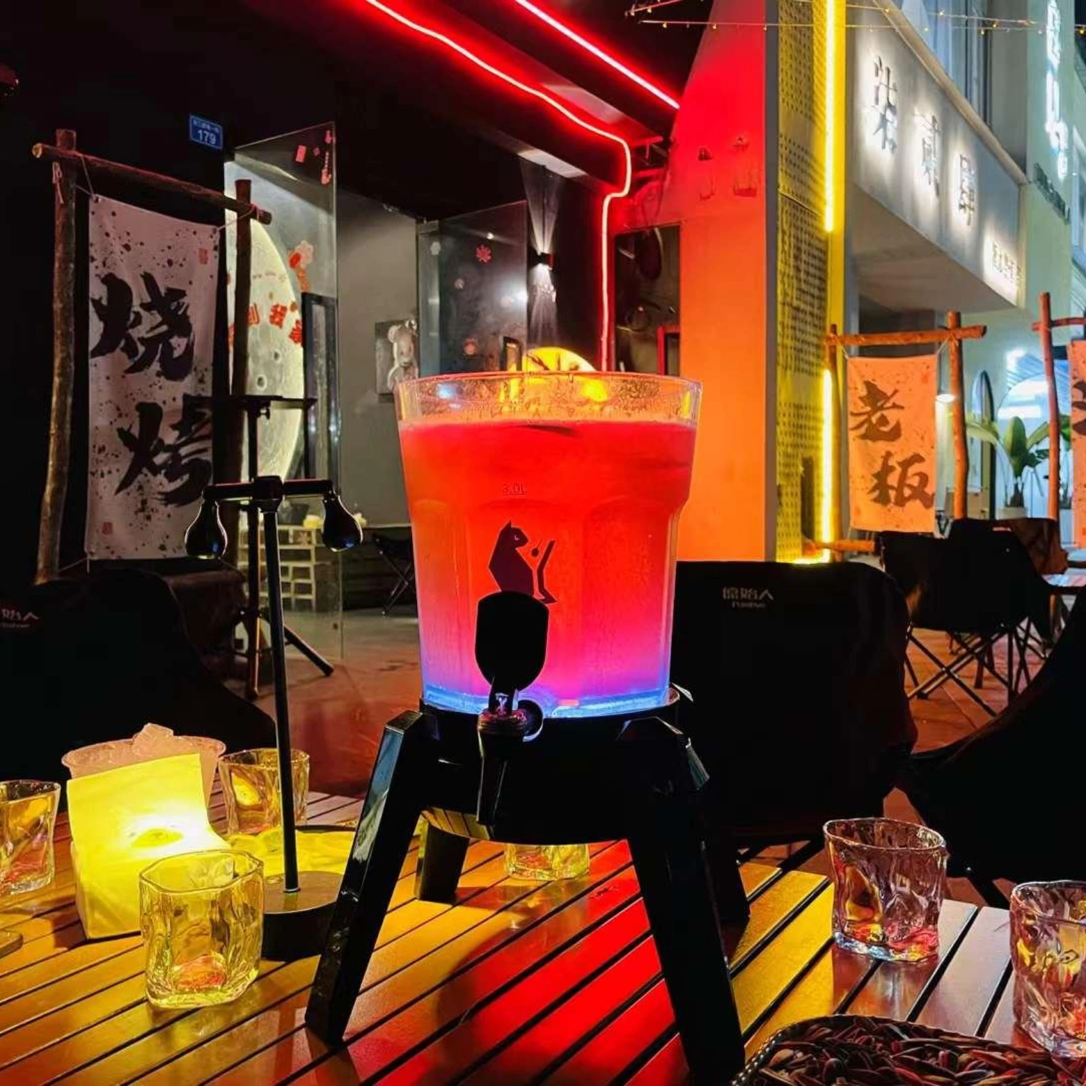 

Оптовая продажа с фабрики пивная башня с подсветкой объемом 3 л, оснащенная перезаряжаемым цветом - меняющаяся лампочками, пивная башня Hoegaarden.