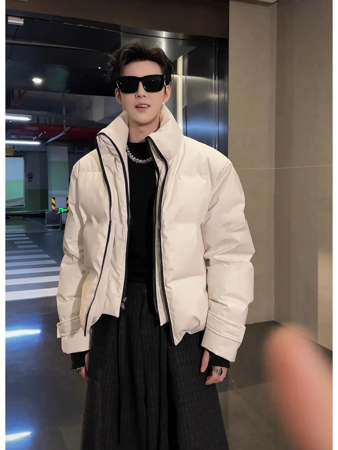 

Белая мужская зимняя куртка из хлопка с воротником-стойкой, имитация двухслойности, приталенный крой, новинка