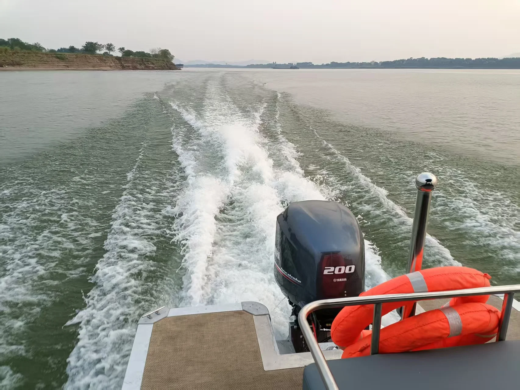 وصول جديد أفضل سعر 22ft الألومنيوم الرياضة نموذج قارب عائم فاخر مع محرك مزدوج ومقطورة الترفيه الأسري للبيع