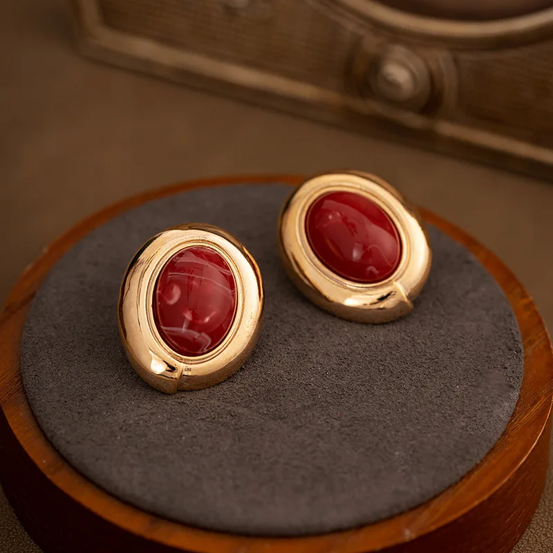 

Retro Red Oval Earrings For Women's Middle Vintage Individualized And Grand Court Style Earrings Small And Luxury Jewelry