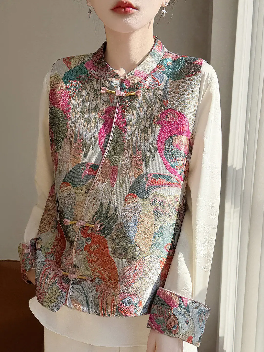 

New Chinese Sle Embroidered Silk Women's Jaet with Stand Collar Outerwear Top Stand Fit Regular Length Single Button