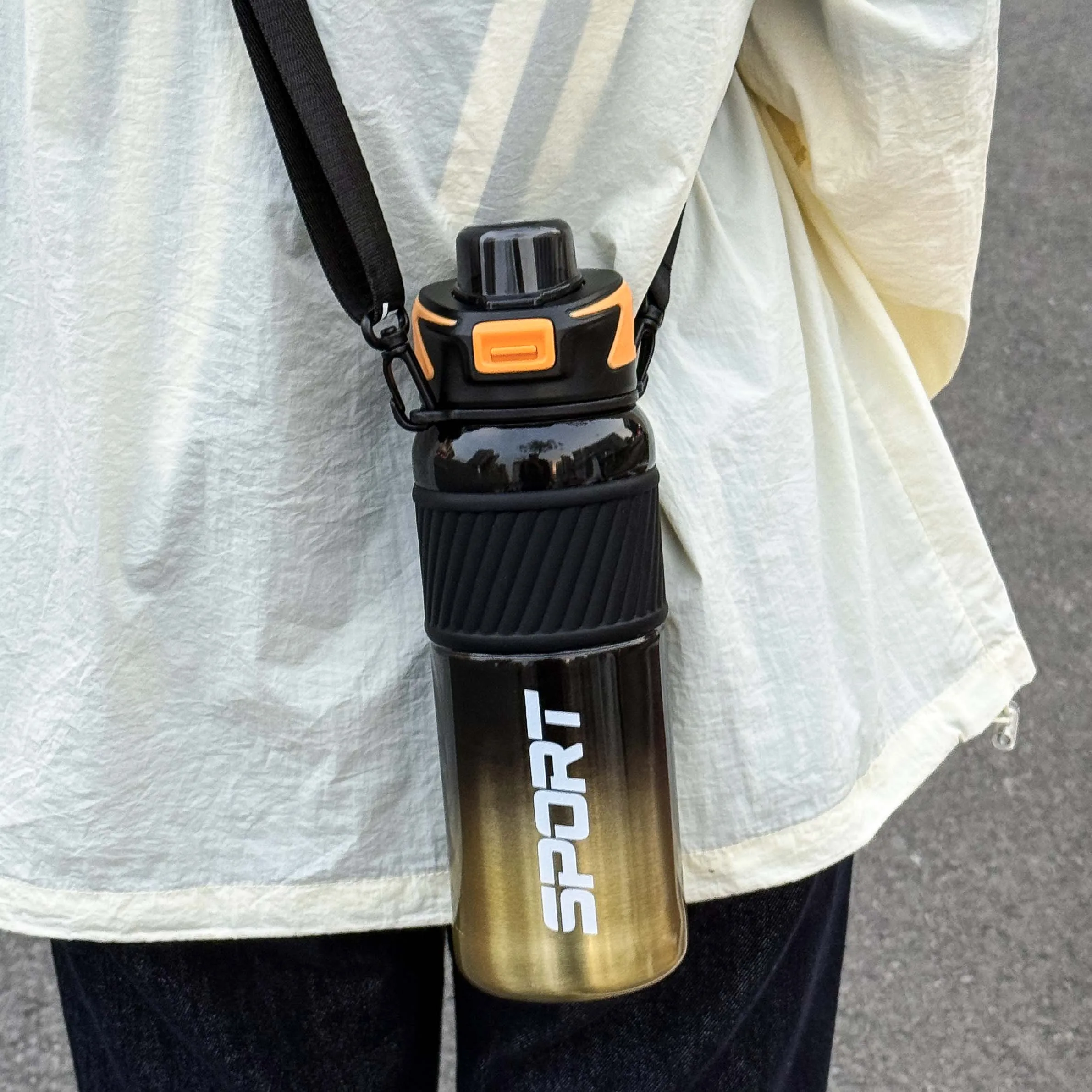 

1 шт., 800 мл, большая емкость, простая спортивная чашка для воды с буквенным принтом и веревкой через плечо, портативная чашка для воды для занятий спортом на открытом воздухе