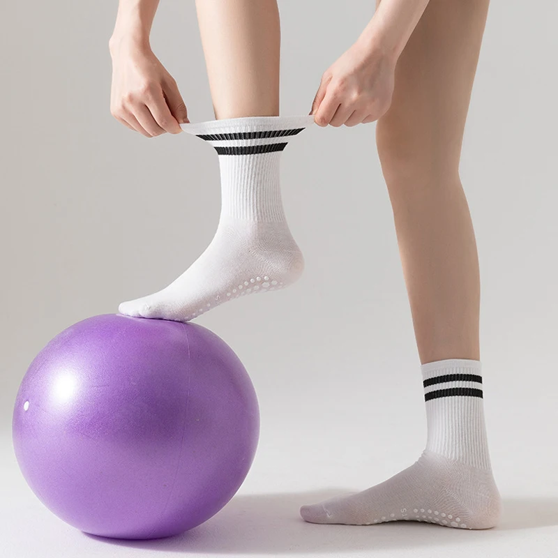 Dreamlikelin 1 Pair Women's Mid-Calf Yoga Socks Non-Slip Breathable & Sweat-Wicking Floor Socks for Pilates, Dance ,Workout | view 5