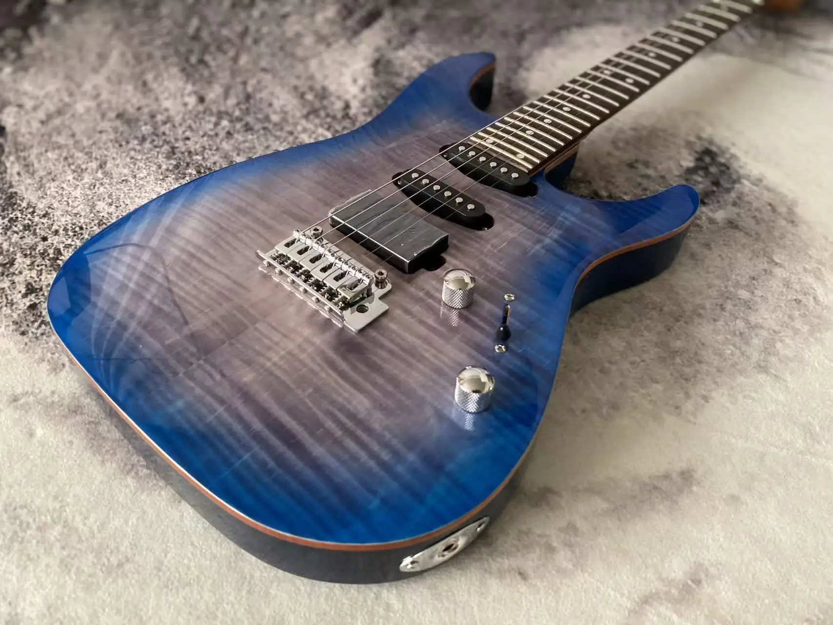 6‑String HSS Electric Guitar Blue‑Purple Gradient Flame Maple Top Double Lock Tremolo Rock Guitar