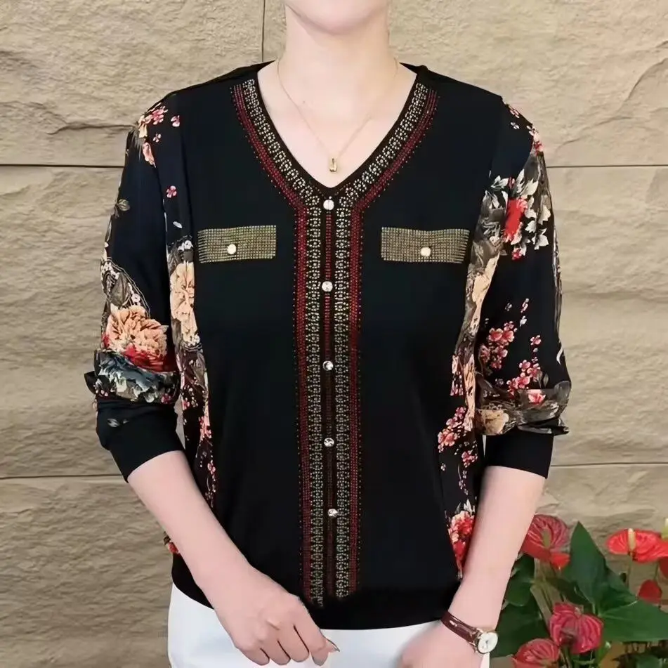 Korean Style Long Sleeve T-Shirt Women's V-Neck Rhinestone Loose Belly Covering Slimming Middle-Aged Mom's Top Casual Loose Fit