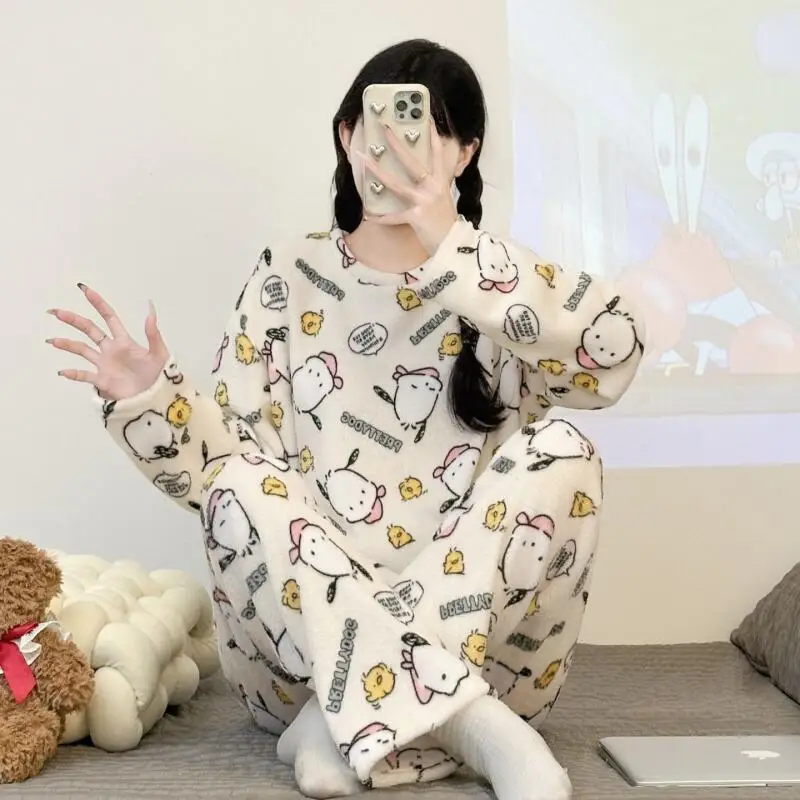 أطقم بيجامات نسائية من Sanrio Pochacco من الفلانيل ملابس نوم شتوية دافئة برسوم كارتونية كاواي بأكمام طويلة ملابس نوم ملابس منزلية جديدة