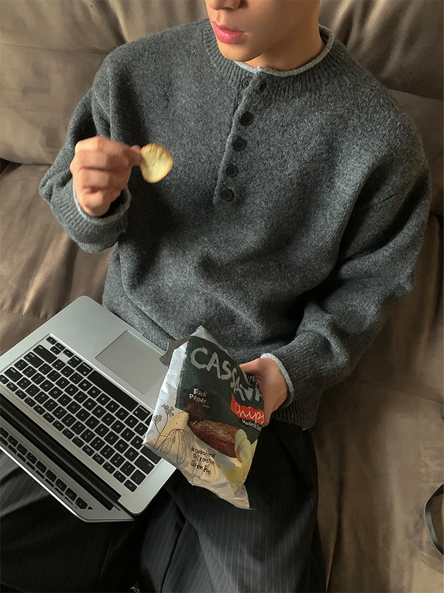 

Deep ey American Sle Henry Collar Men's Knitwear Winter Thiened Lazy Sle Knitted irt High-End Feeling Inner irt