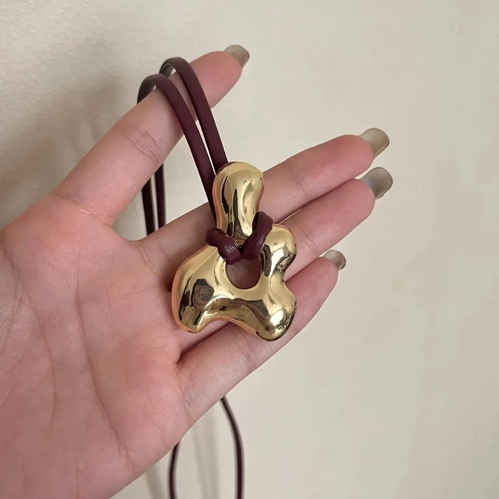 Retro Hollowed Out Pendant Leather Rope Adjustable Geometric Charm Neckchain Clavicle Chain