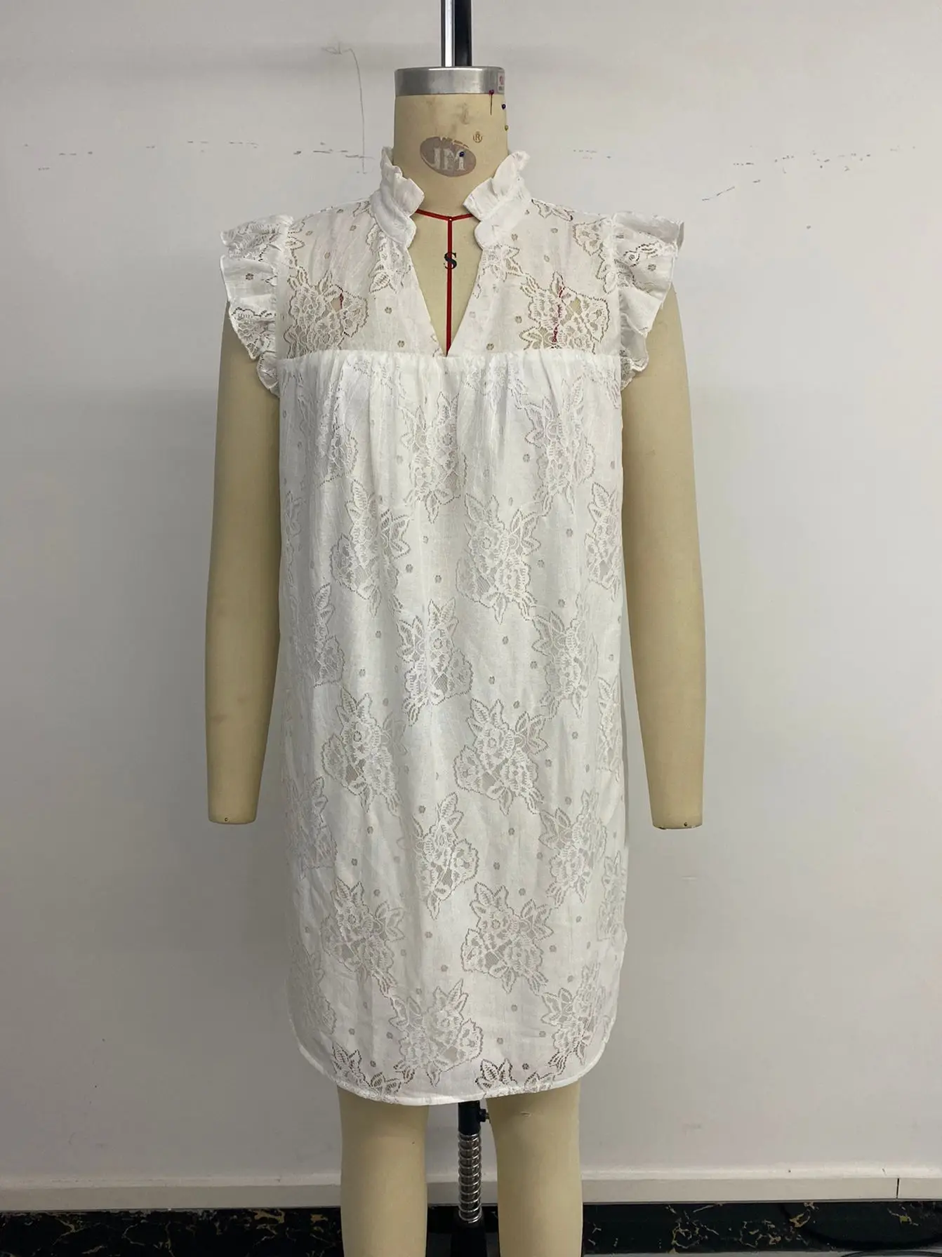 Robes élégantes en dentelle blanche pour femmes, Mini robe ajourée sans manches, taille haute, col en V, pull ample, courte, printemps été