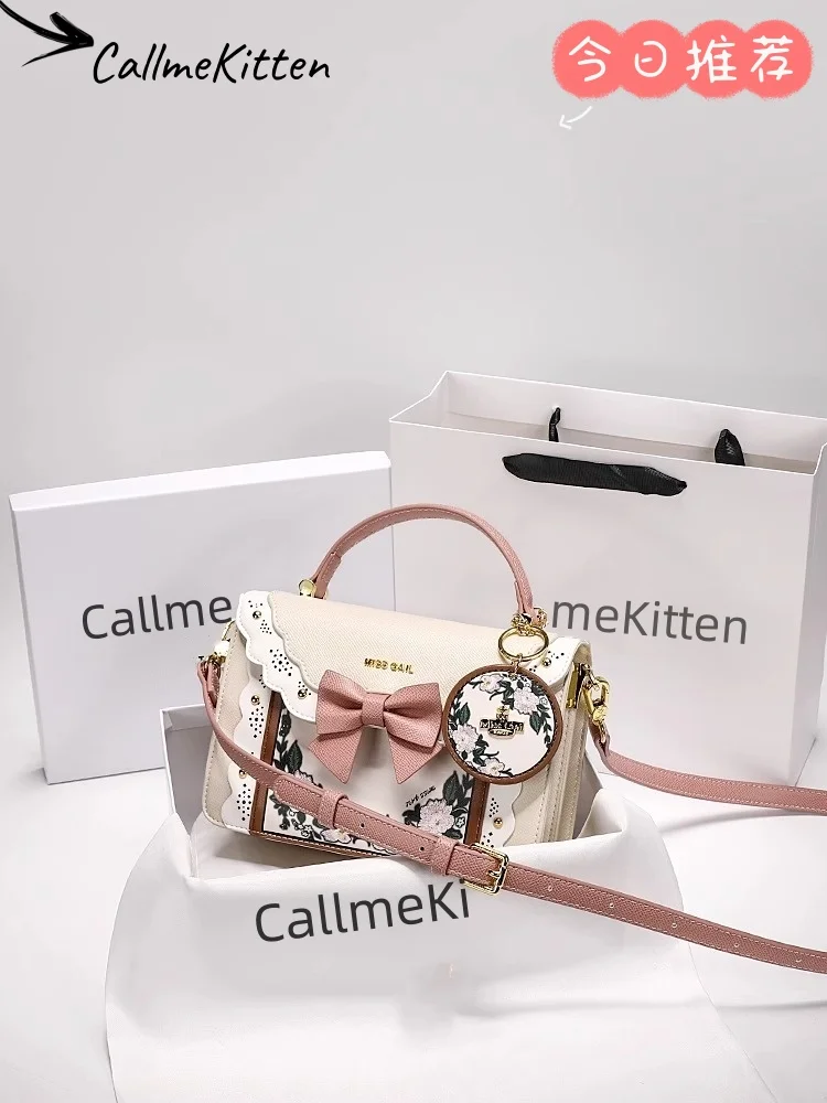

Sweet and Luxury Square Bag with Charming Decoration Printing and Pendant Women's Popular and Versatile Handheld Crossbody Bag
