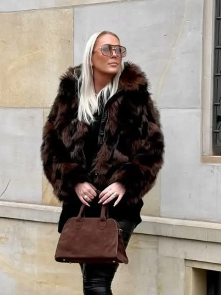 Cappotto corto in pelliccia sintetica patchwork di lusso da donna Chic 2025 Giacca invernale a maniche lunghe con risvolto allentato Moda Capispalla caldo da strada