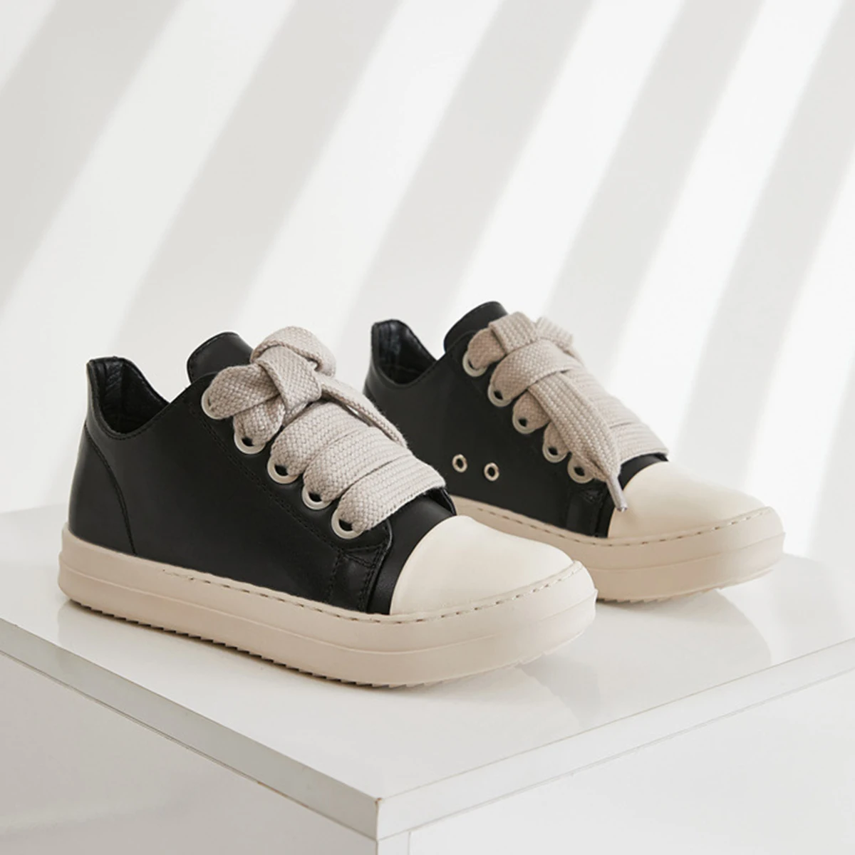 Cordones gruesos para hombre, zapatos casuales de fondo plano de corte bajo, zapatos deportivos minimalistas de estilo universitario