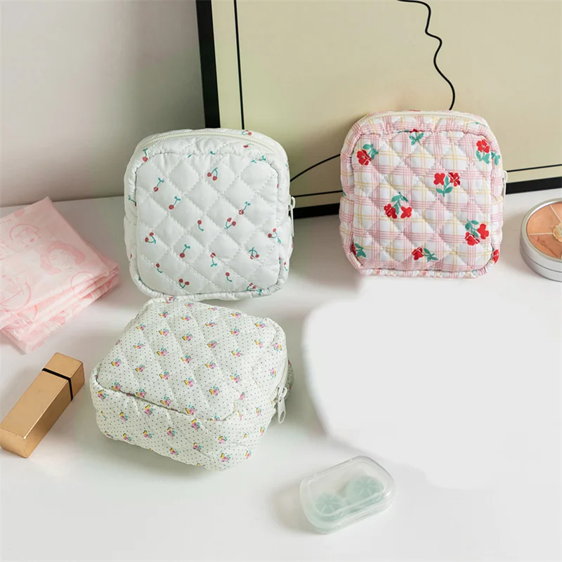 Korean Square Small Makeup Bag Student Small Earphones Zero Wallet Girl Portable Lipstick Storage Bags