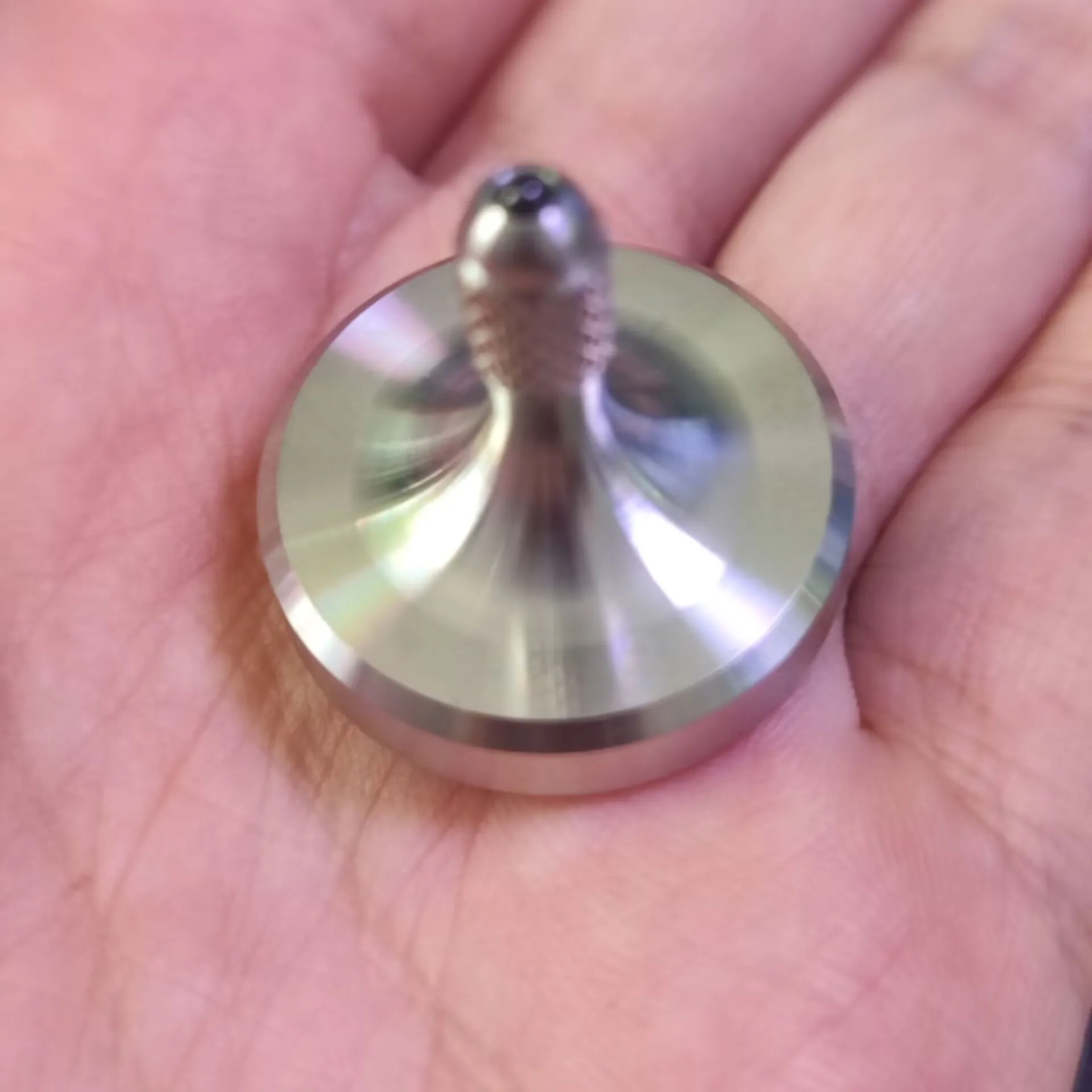 1 Piece Stainless Steel Hand Twisting Spinning Top Gyro Gyroscope Spinner Toy Gift
