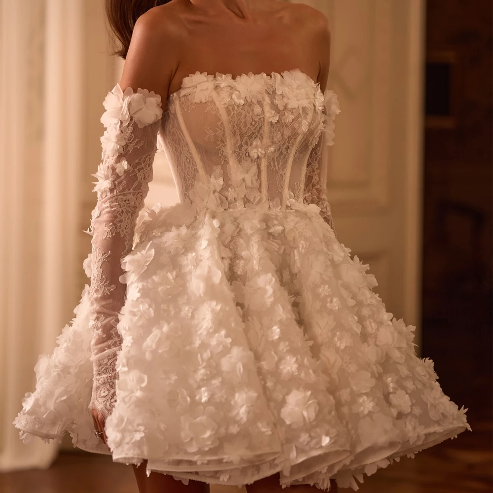 カスタマイズされたストラップレスのウェディングドレス A ライン恋人ネックブライダル Growns アップリケ花ジッパーミニ丈 Vestido デ ノビア