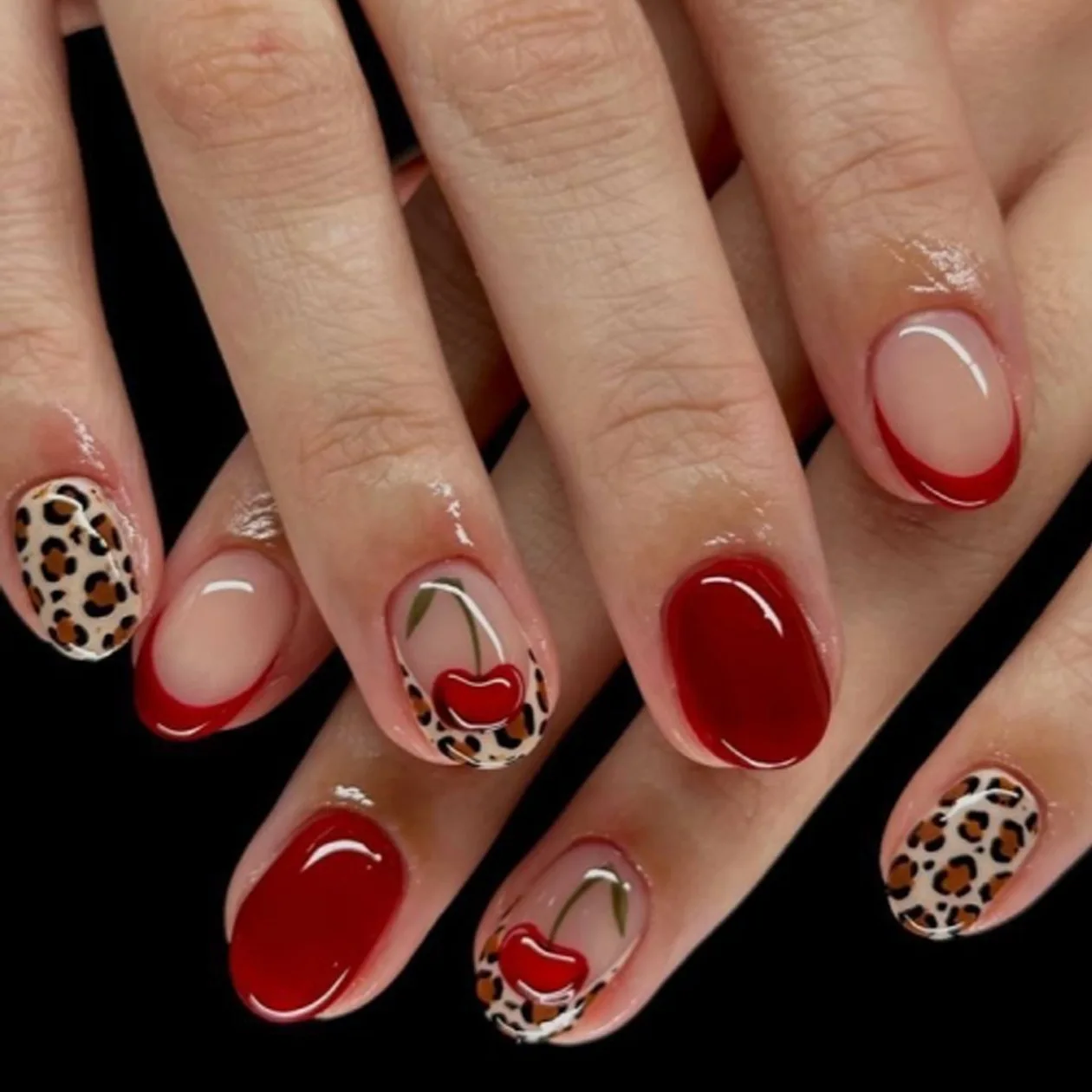 

24pcs Leopard print French Fake Nails Sweet Cherry Press on Nails For Women Wearable Detahcble Short Round Fake Nails Art 네일