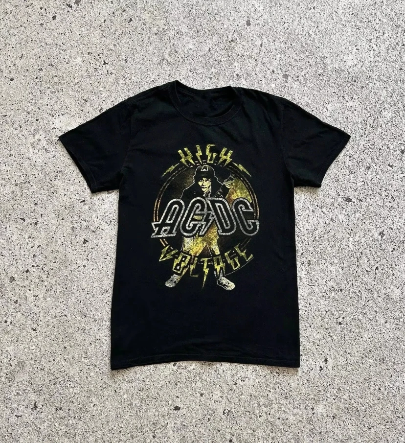 

2025 Винтаж 2010 AC/DC Высоковольтная группа Рок Черная мужская летняя футболка с круглым вырезом Футболка с модным узором и буквенным принтом