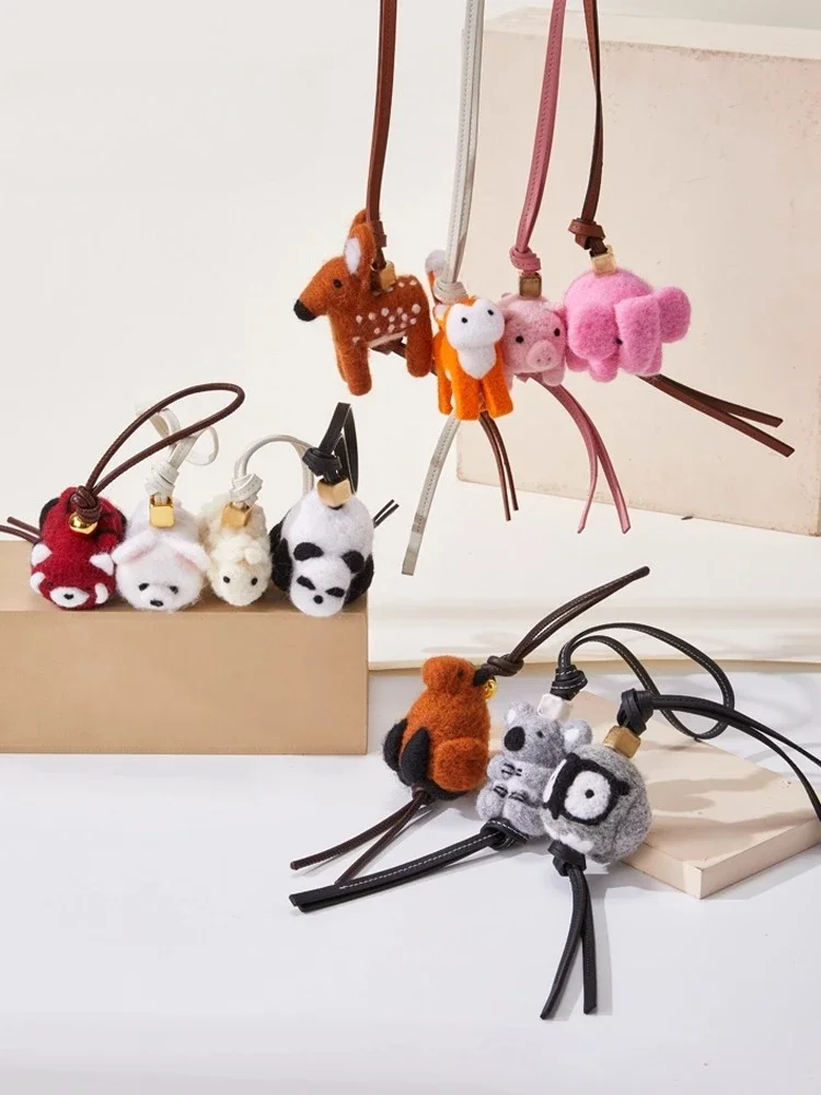 

2025 Fashion Light Luxury Style Advanced Luggage Accessories Keychain Metal Leather Fashion Trend Car Keychain Creativity