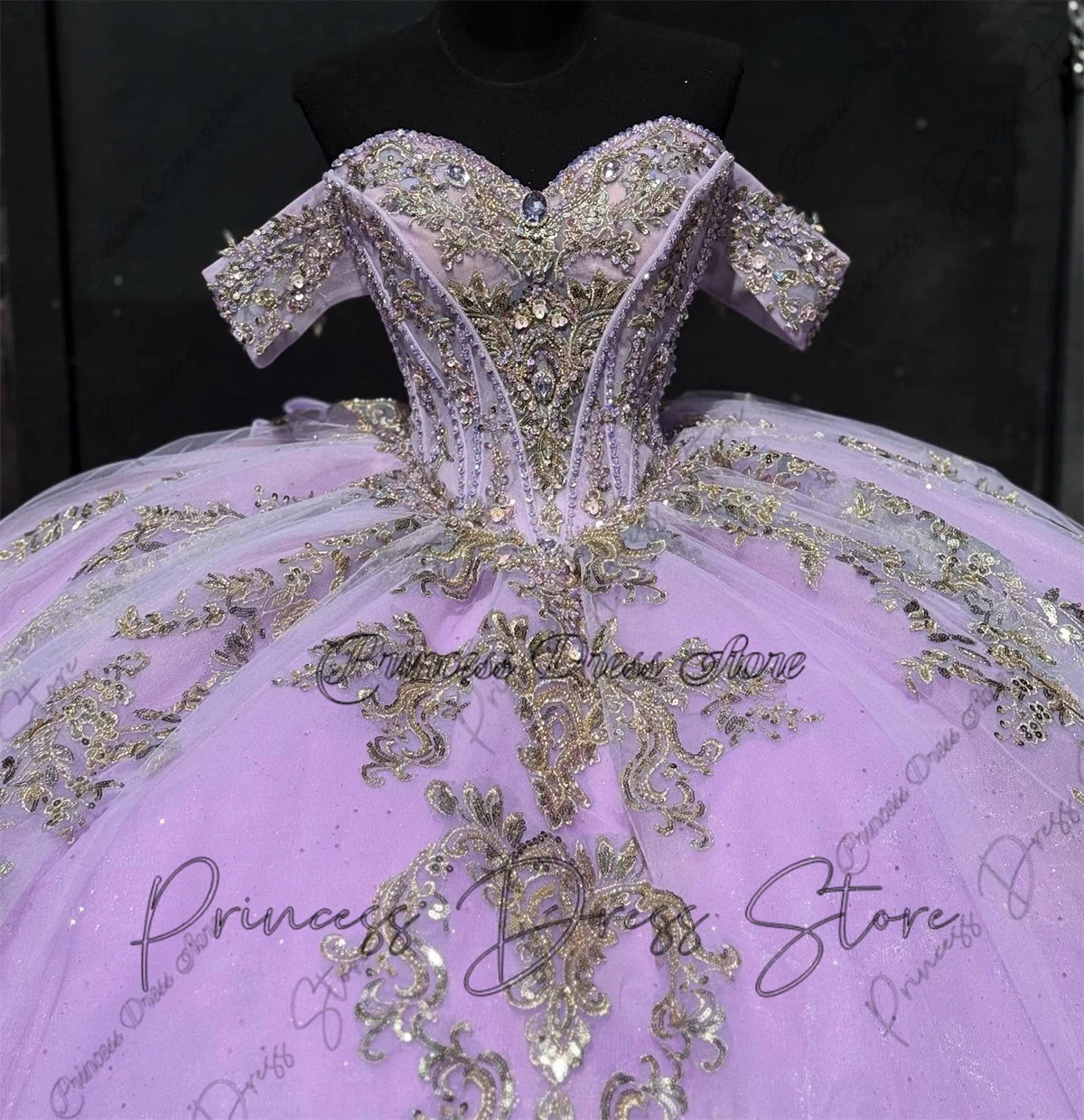 

Elegent Lace Appliques Beaded Quinceanera Dresses 2025 With Butterfly Bow Ball Gown Tulle Customized Sweet 16 Dress Lace up