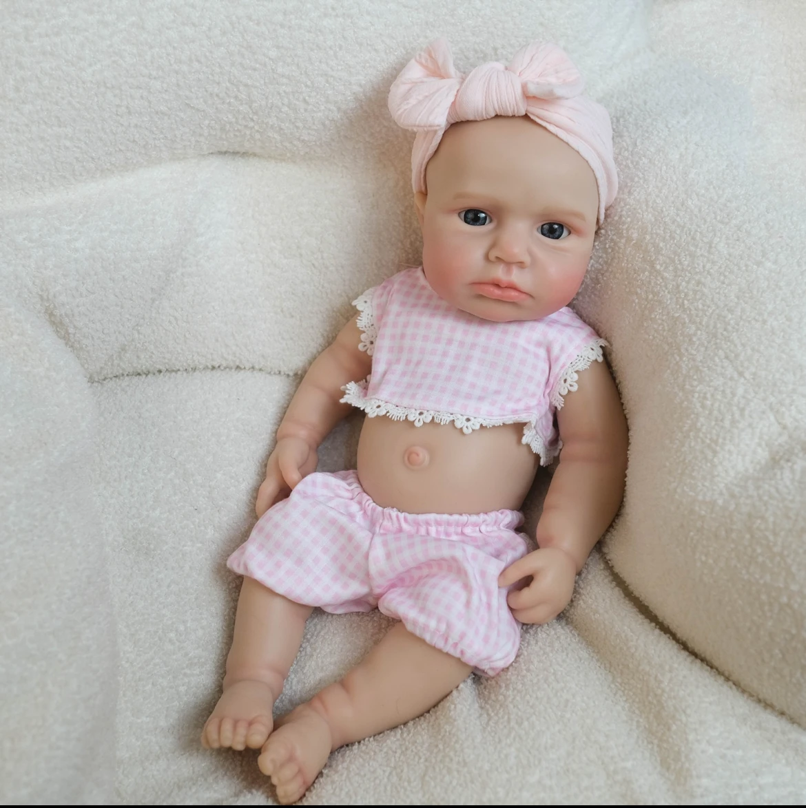 

18 Inch Realistic Reborn Baby Doll Solid Platinum Silicone Handcrafted Features Soft Skin Touch Boneca Reborn Corpo de Silicone