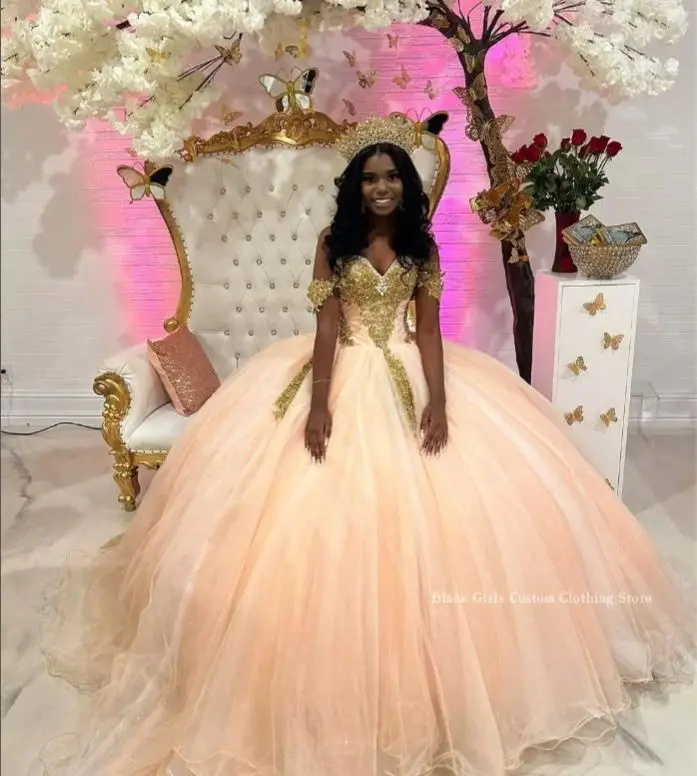 Princess Lotus Root Pink 15 Quinceanera 2024 Exquisite Lace Gold Applique Poncho Mexican 16 Sweetheart Corset vestidos de 15