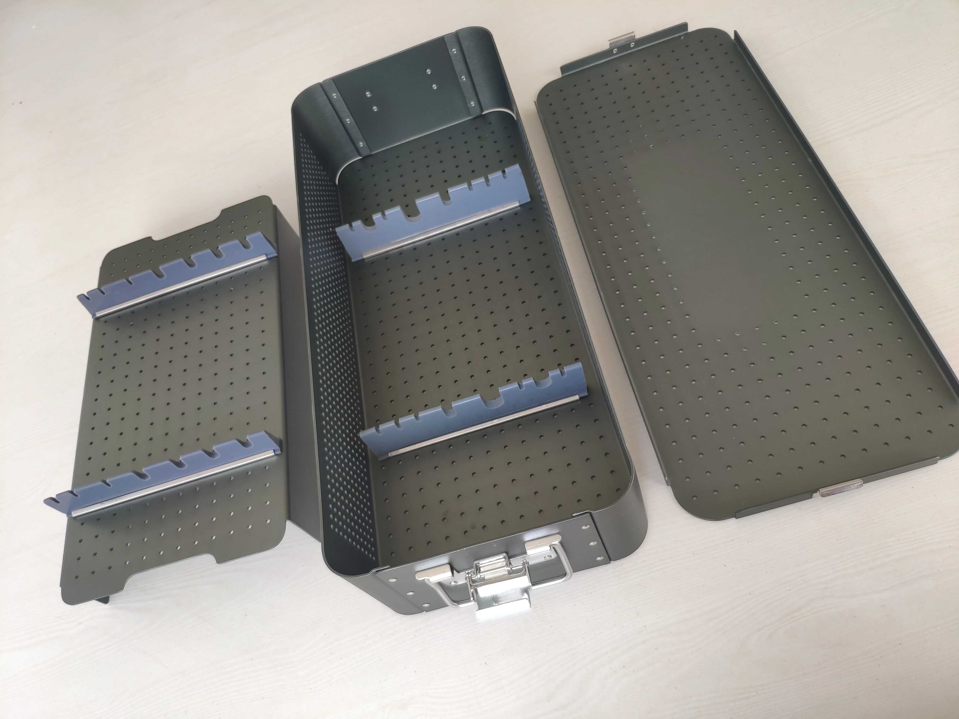 

【2026】Reusable Aluminum Alloy Large Instruments Disinfection Box,Aluminum Sterilized Container,Sterilization Case