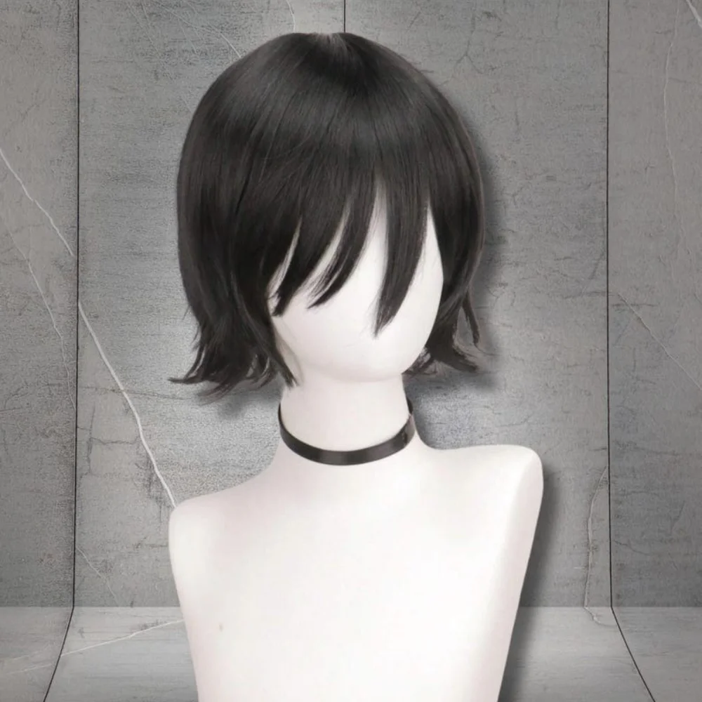 

Короткий черный парик, подходящий для вечеринок и косплея в стиле аниме; унисекс; изготовлен из термостойкого синтетического волокна; можно укладывать по желанию.