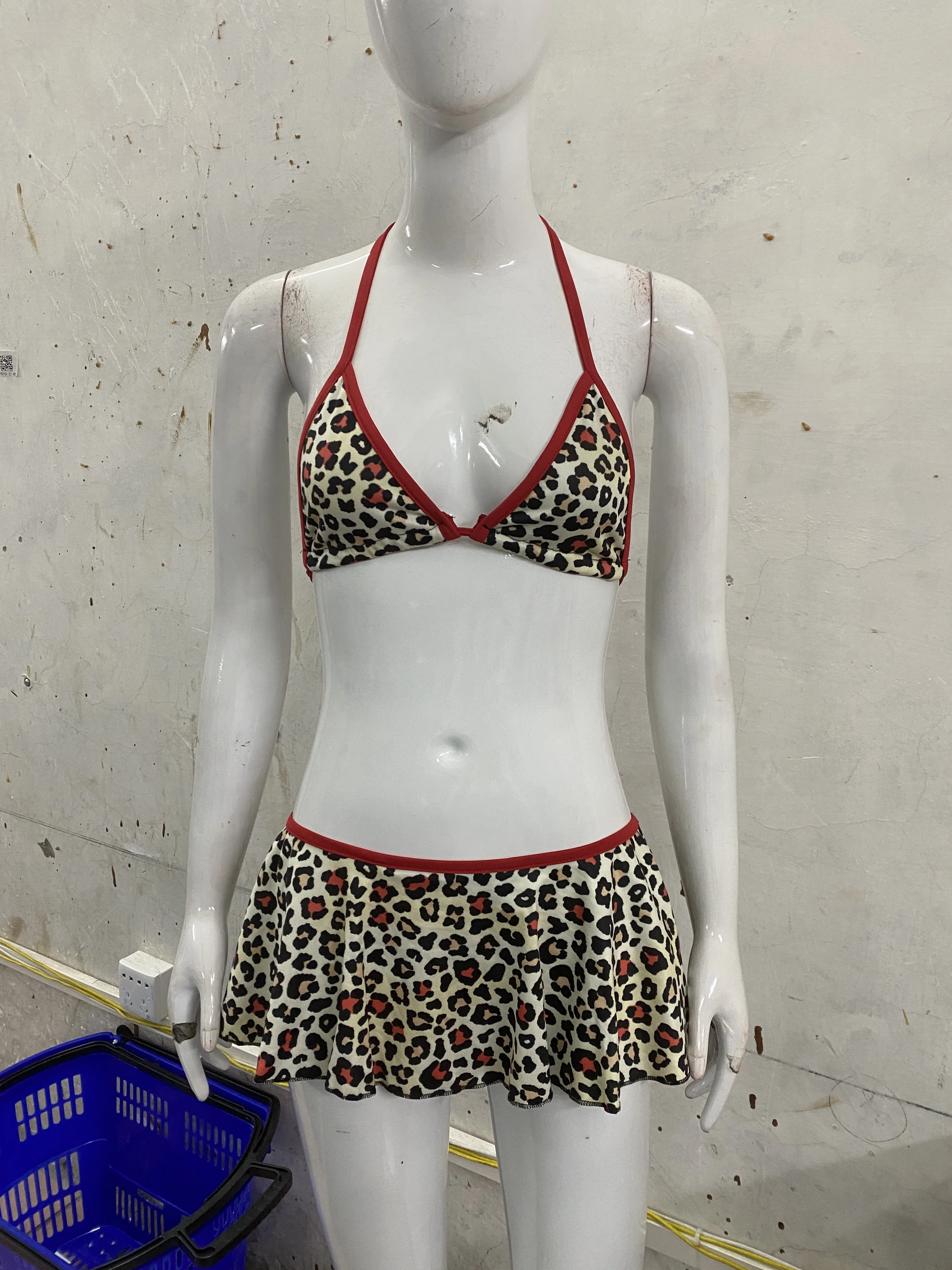 

Leopard print women's bikini set, split swimsuit, beach vacation style, waist cinching and hip lifting