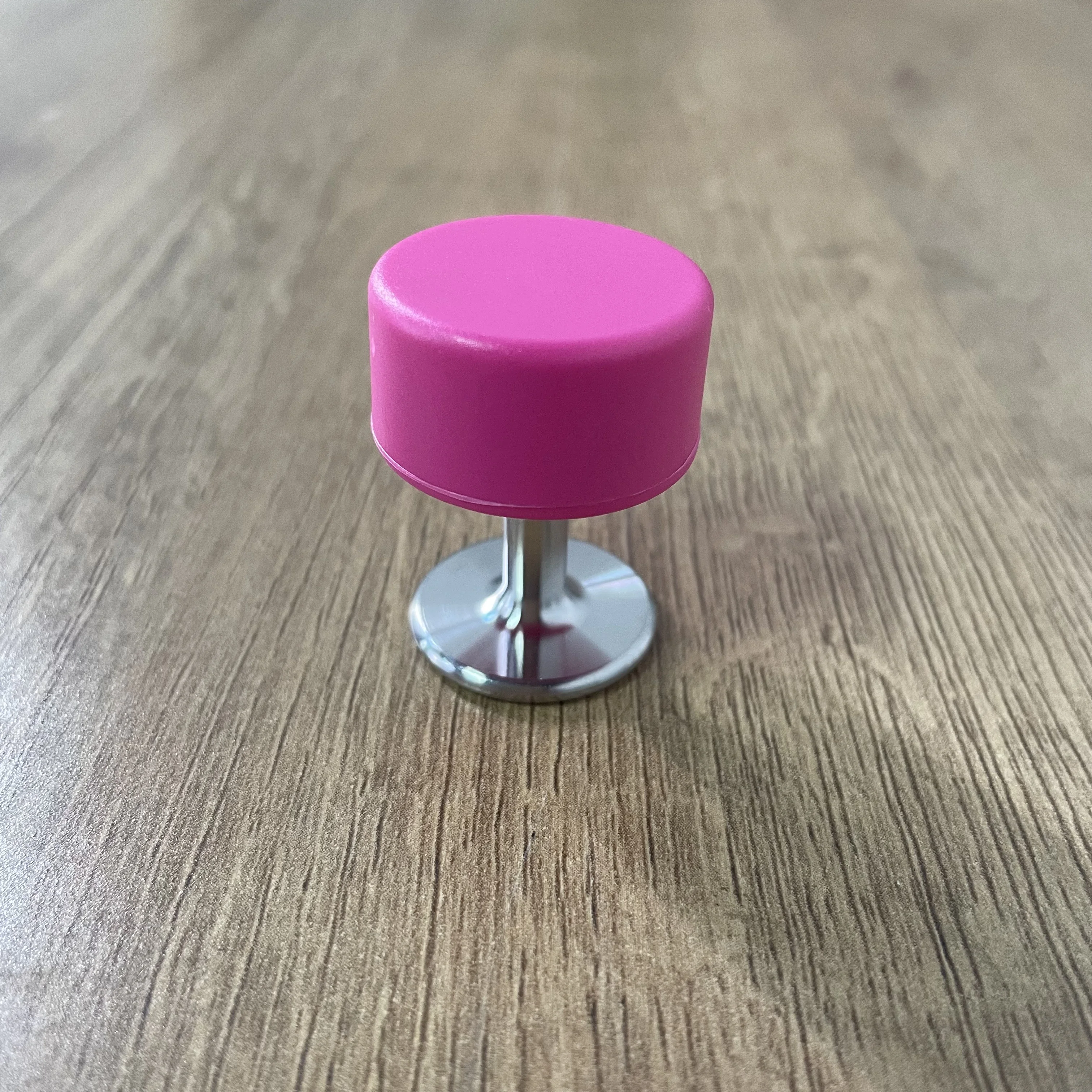 Rozerood plastic slot met stalen pin PVC-dop Magneetsleutel Roze magnetisch slot voor veiligheidsgordel Patiëntenziekenhuisvervoer - afbeelding 1