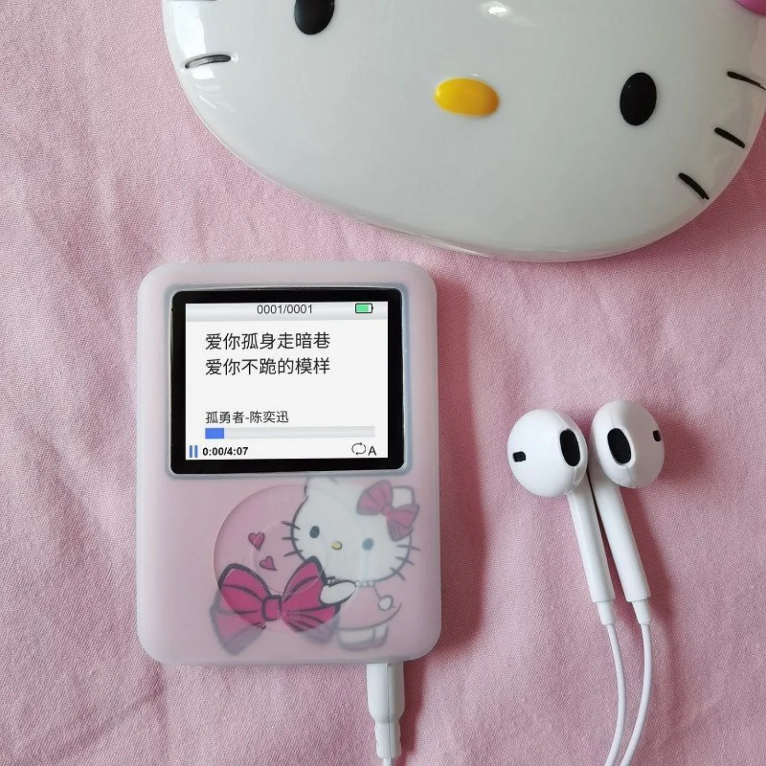 2026 Kawaii Sanrio HelloKitty Portable MP3 Player with Screen for Music Novels Students Running Gym Anime Cartoon Cute Holiday view 3