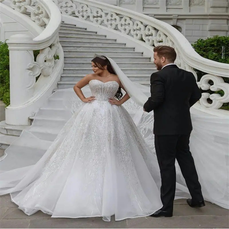 Customized Crystal Wedding Dresses Sequins Lace Apliques A Line Bridal Gowns Strapless Arab Dubai Robes De Mariée