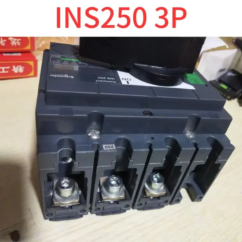 Interruttore di isolamento usato INS250 3P