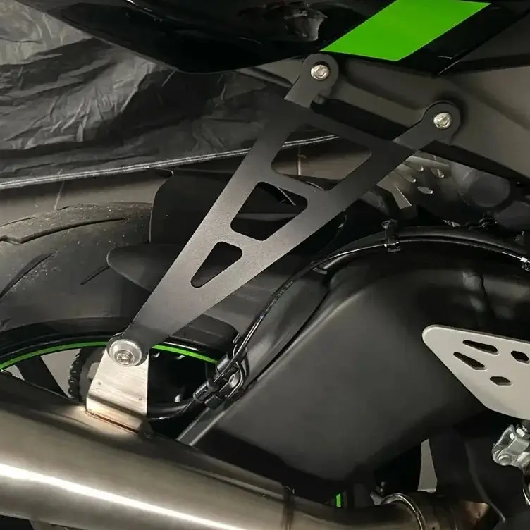 

For KAWASAKI ZX6R 2009-2025 2024 2023 ZX-6R ZX636 ZX10R ZX-10R Exhaust Hanger Bracket Muffler Exhaust Hanger Holder