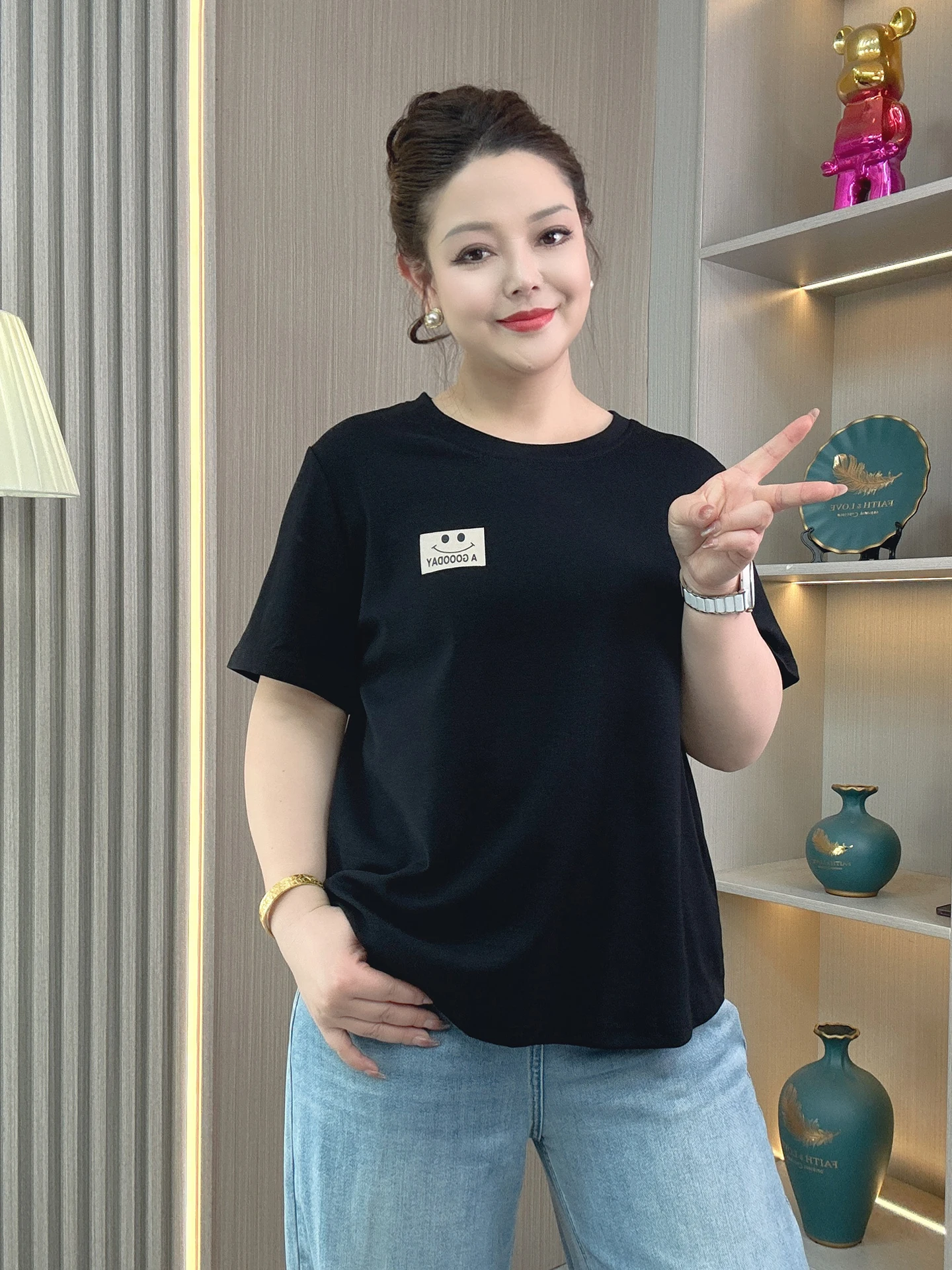 

Летняя женская футболка больших размеров 2026 года, с коротким рукавом, свободного кроя, повседневная, с круглым вырезом, скрывающая живот, комфортная, дышащая, из смесового хлопка