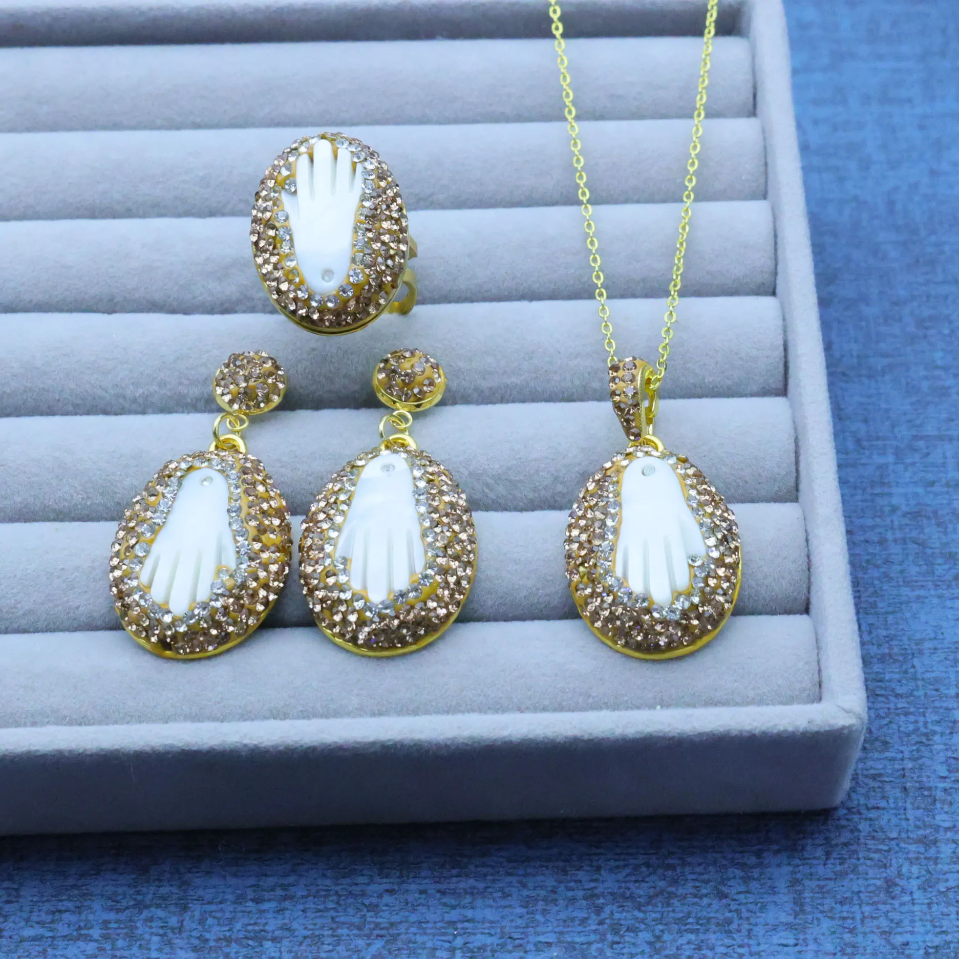 Cross-border natural shell carving, high-end sense, small hand shape DIY handmade design, light luxury three-piece women's jewel