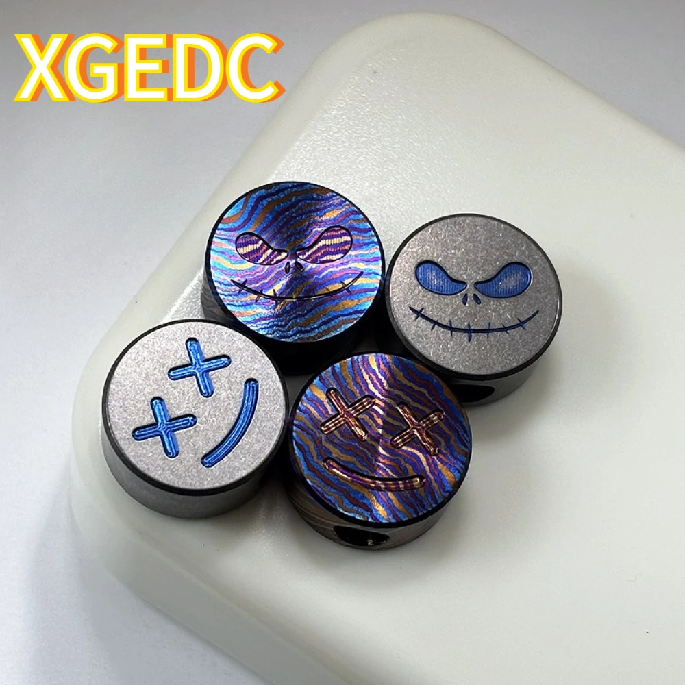 xgedc-smiley-face-titanium-mascara-alloy-edc-paracord-pendant-knife-pendant-fingertip-push-card-pendant-stress-relief-toy