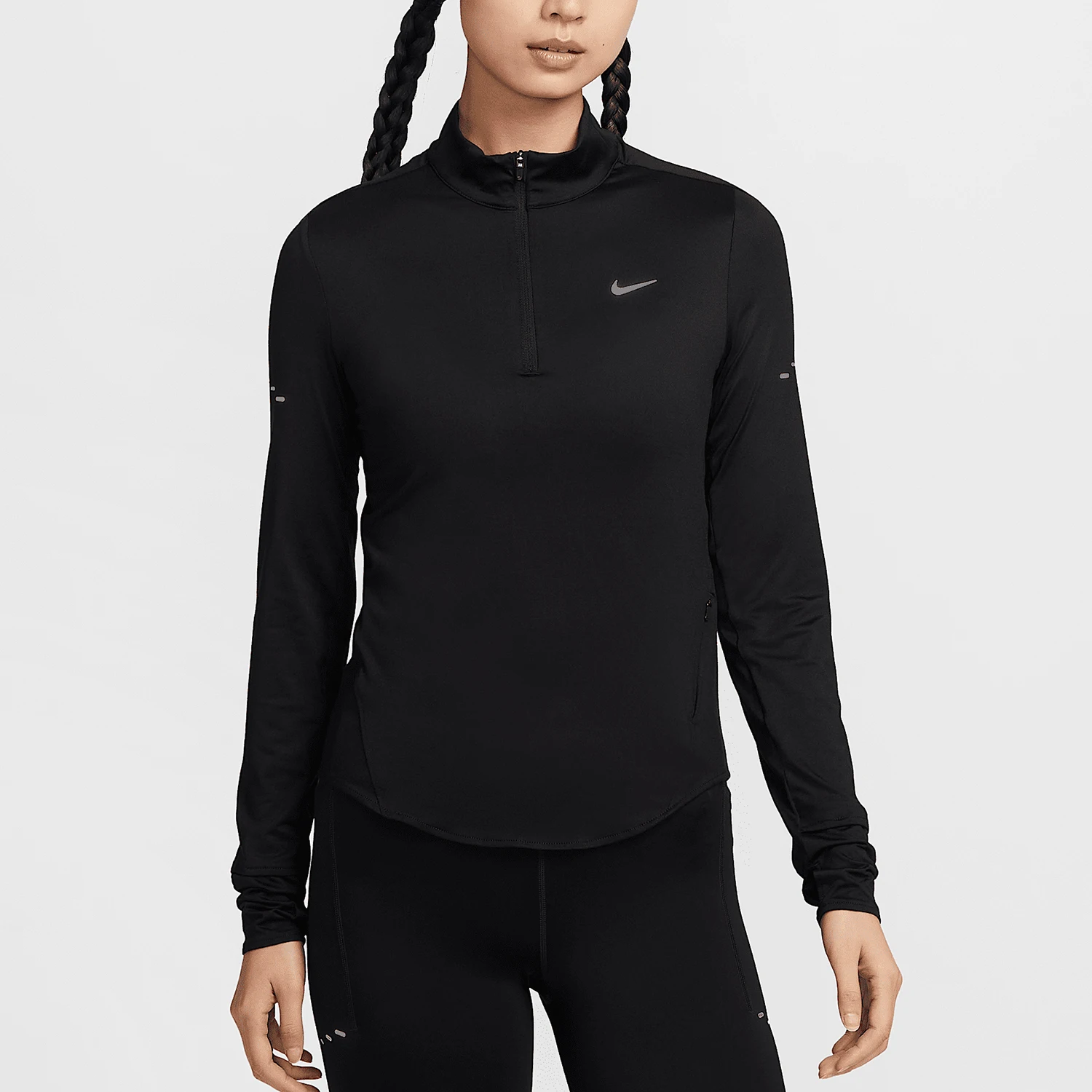 

Официальная женская футболка Nike Swift Dri-FIT с длинными рукавами и половиной молнии HQ0500-010