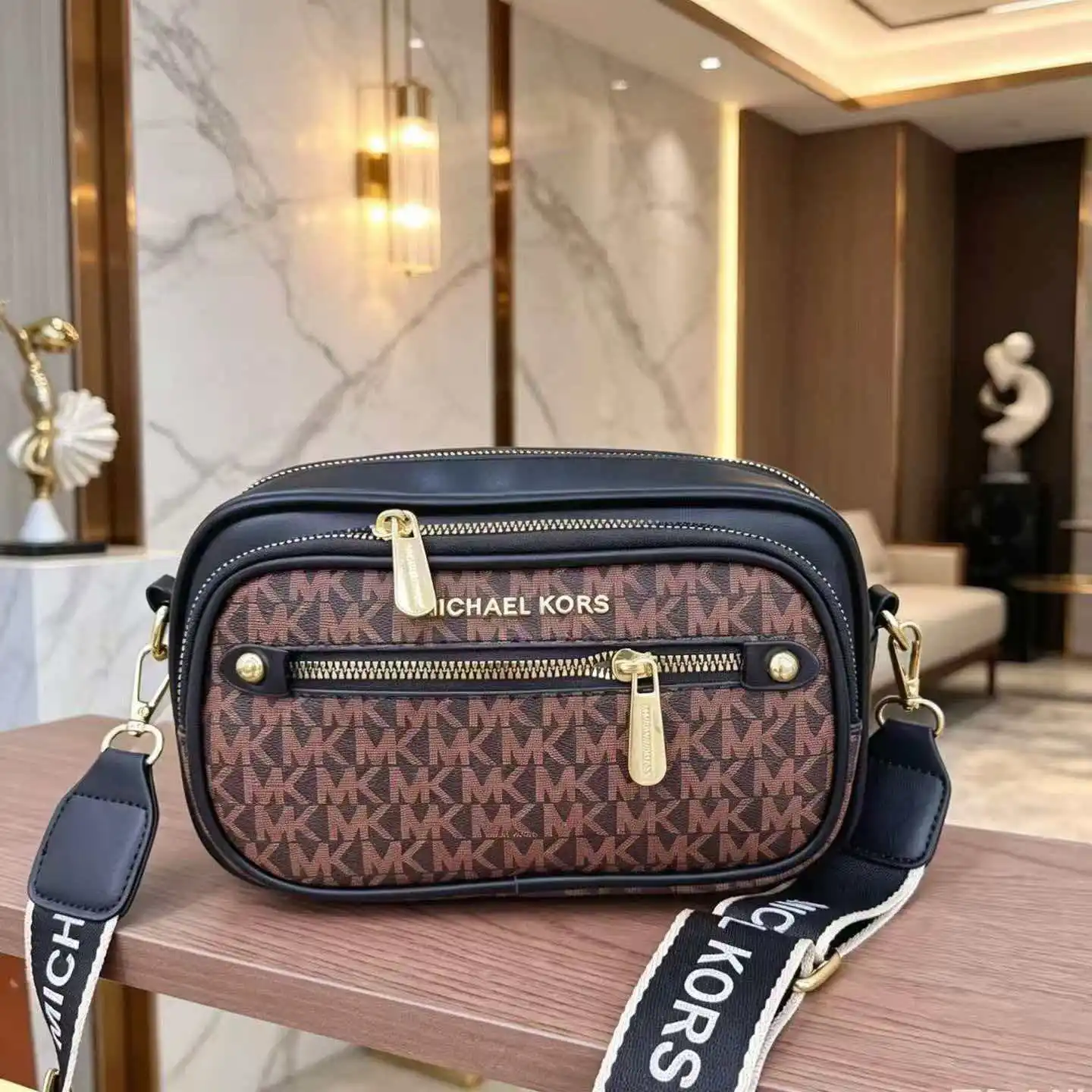 

Michael Kors Jet Set Women's Crossbody Bag, High-Quality PU Leather Men's Waist Bag Business Crossbody Bag, Men's Fashion Travel