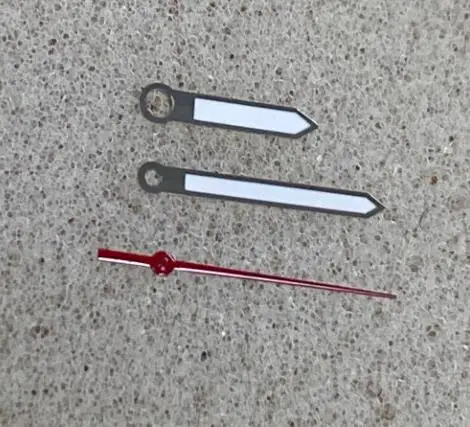 إبر على شكل سيف مؤشرات ساعة حمراء مع مضيئة باللون الأخضر لحركات NH35 وNH36 ساعة ميكانيكية استبدال الملحقات