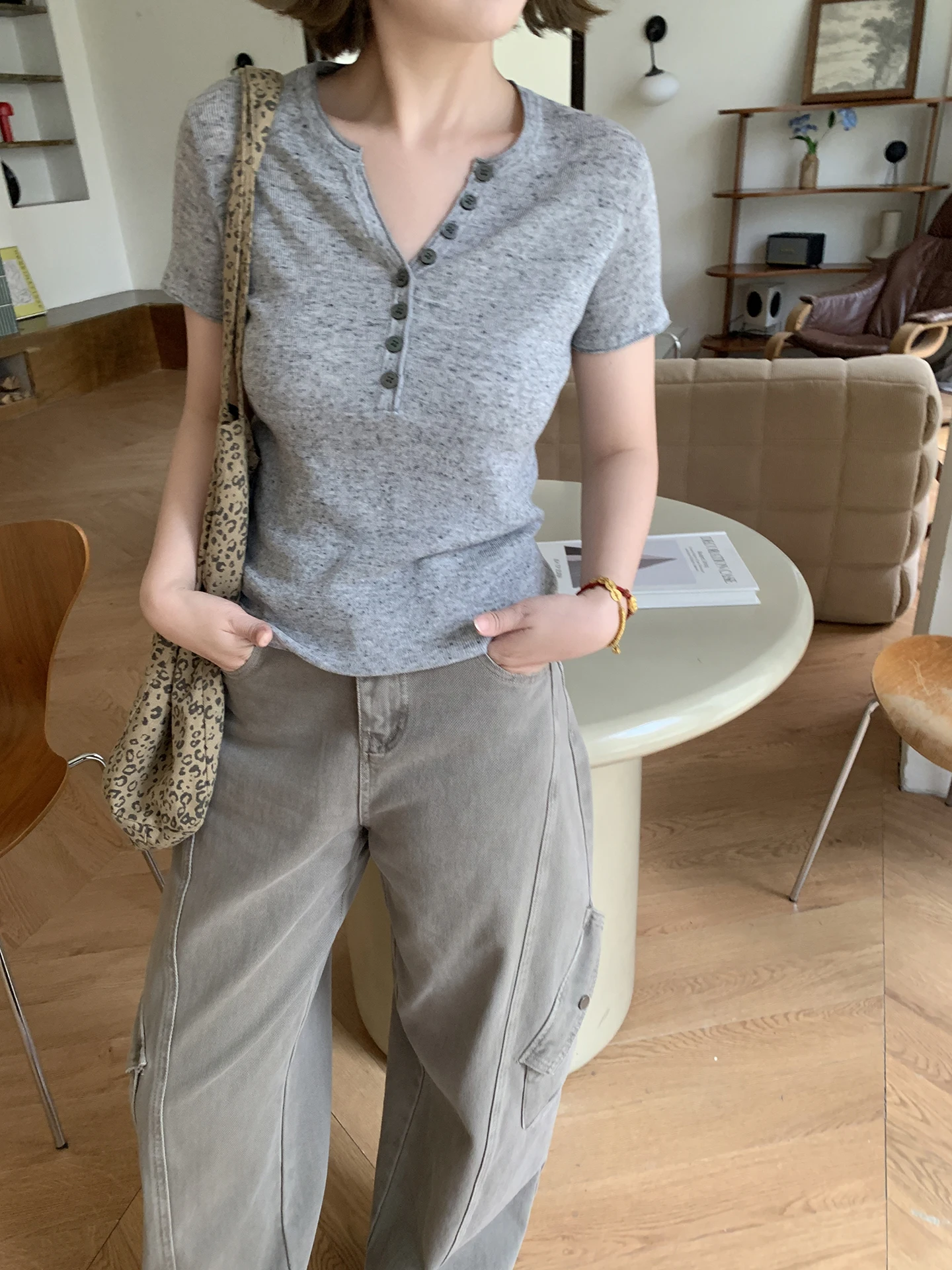 

Minimalist Style Henry Collar Button Knitted Top Women's Short Sleeve Slim Fit Grey T-Shirt Upper Body Fashion Spring 2026
