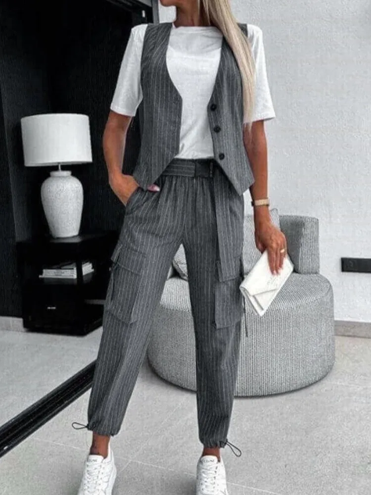 Ensemble Working Girl Le Look Chic et Pratique pour une Femme Urbaine en Quête de Style