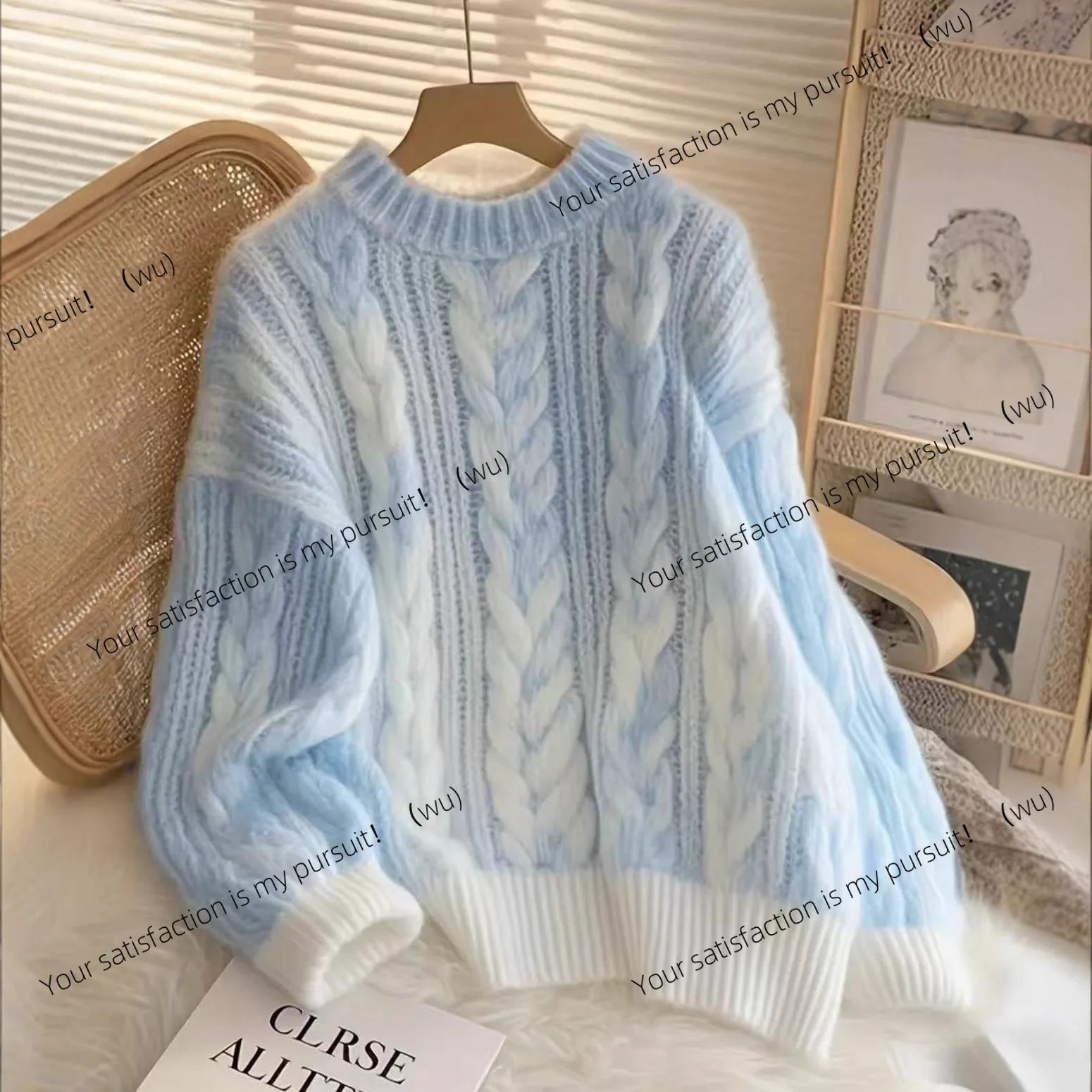 

ZOCI-Korean autumn and winter pullover knitted sweater blue gradual change round neck twist texture gradual change color sweater