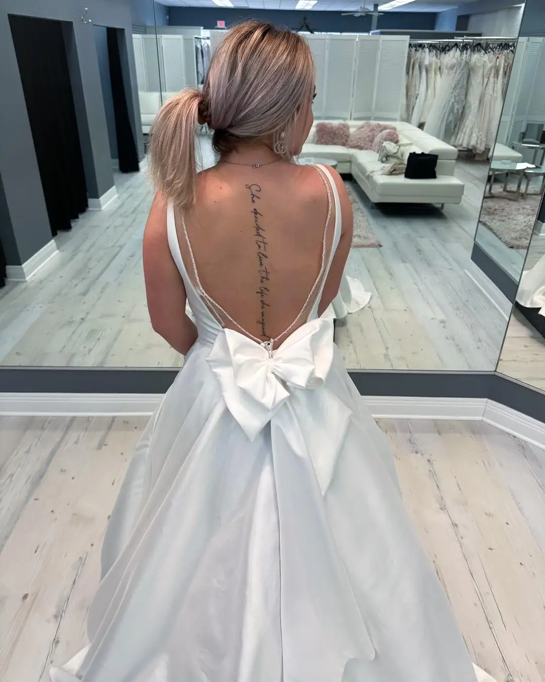 Abito da sposa a trapezio in raso bianco Sexy scollo a v senza schienale con tasca senza spalline abiti da sposa abito da ballo Robe De Mariée personalizzato