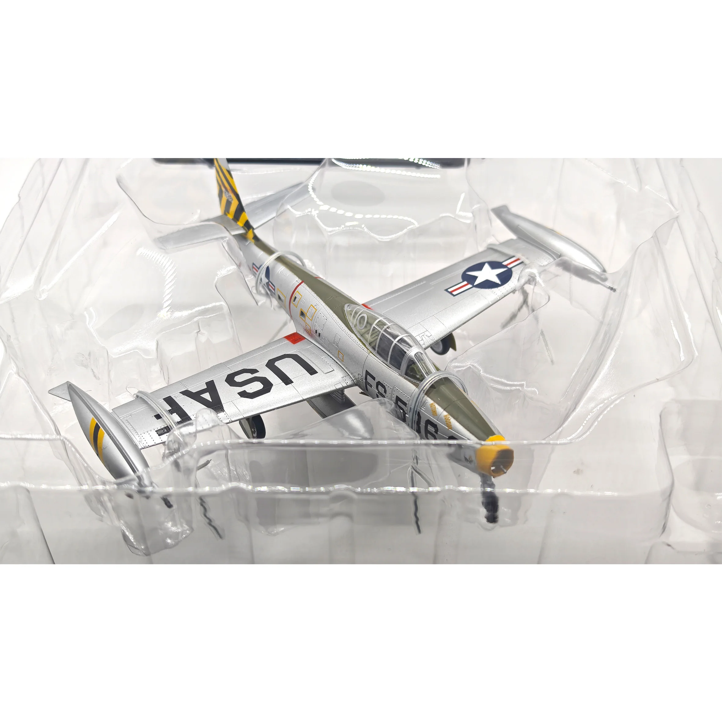 

Spot 37106 1:72 US F-84E fighter model (FS-536-C) static finished model (out of print)