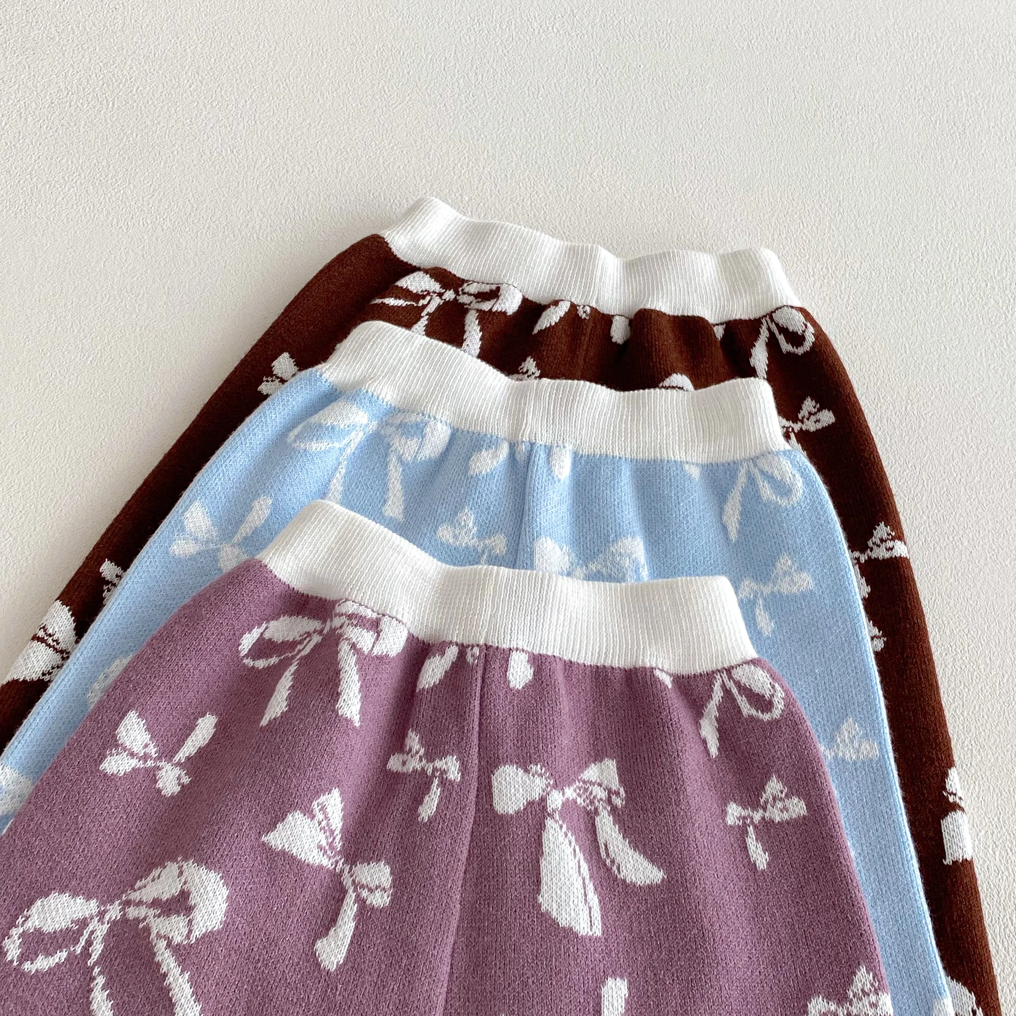 Koreanischer Stil 2026 Frühling und Herbst Mädchen Strickpullover-Set mit Schleifenhose, Zweiteiliges Outfit für Babymädchen – Detail 7