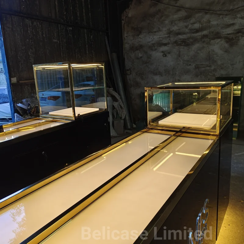 customized.Luxury Retail Store Perfume Cosmetic Glass Display Counter Showcase Elegant Perfume Display Mall Kiosk