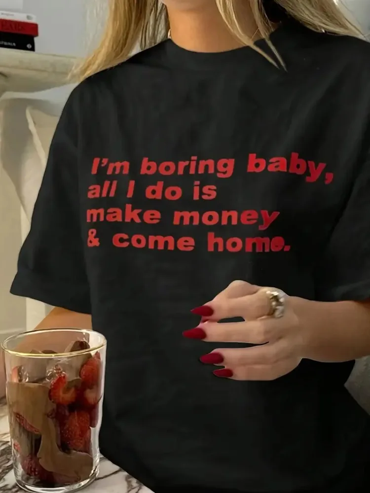 تي شيرت نسائي صيفي غير رسمي برقبة دائرية على طراز الهيب هوب جديد لعام 2025 مع طباعة حروف حمراء وأكمام قصيرة تي شيرت ملابس الشارع الشهير متعدد الاستخدامات